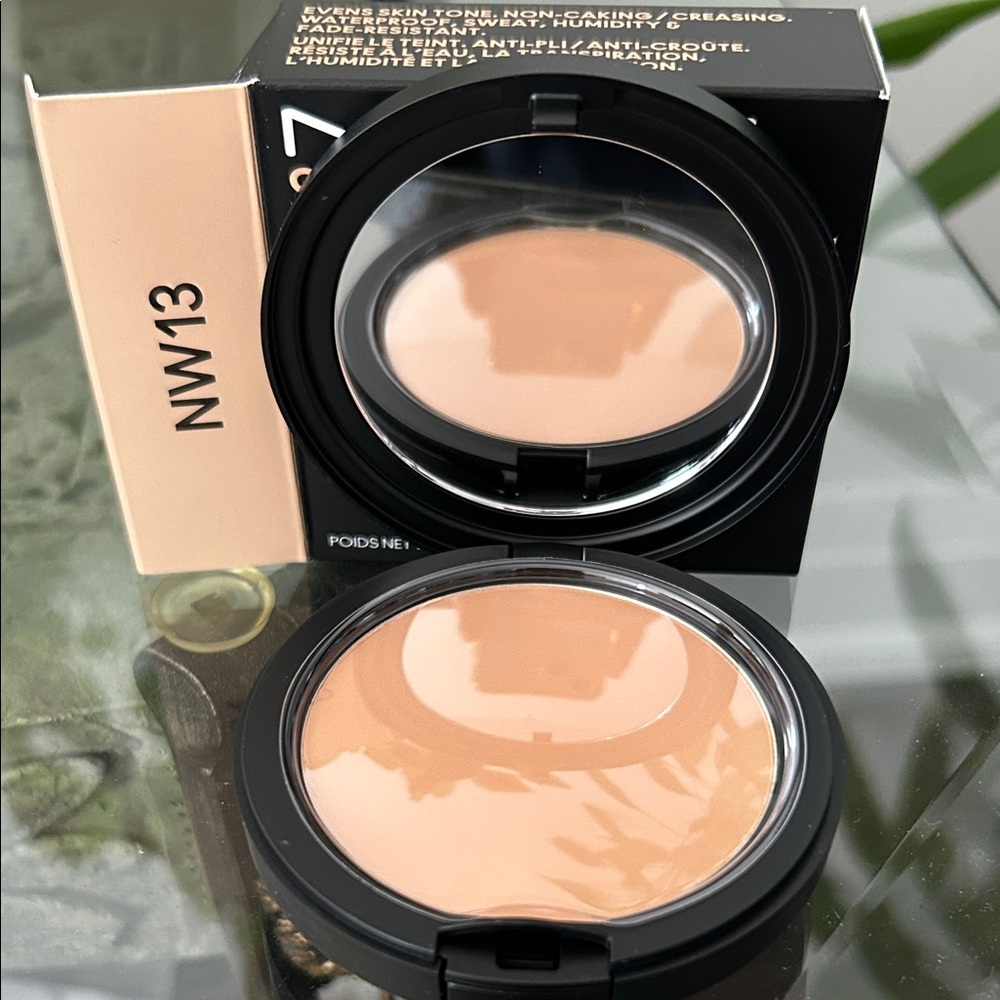 MAC Studio Fix Powder Plus Foundation in NW13